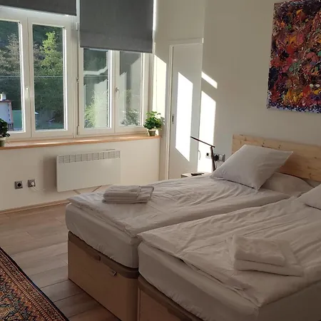 Alojamento de Acomodação e Pequeno-almoço Frejstejn House, 3*