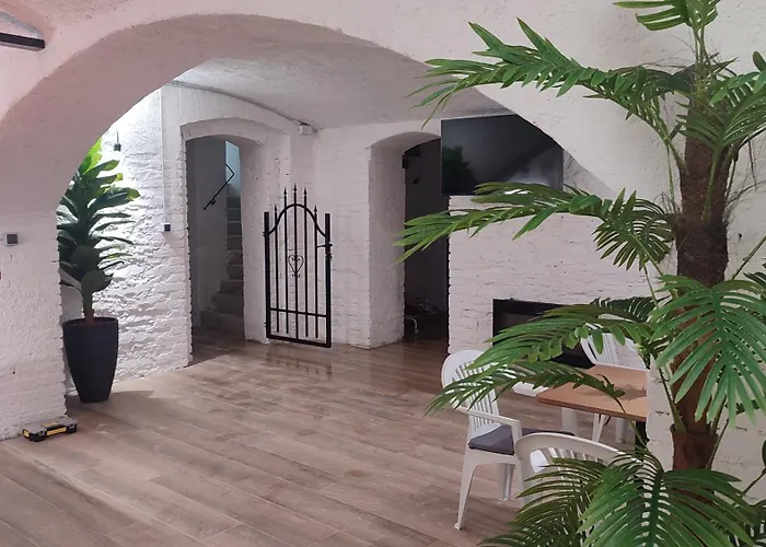 Frejstejn House, Artist's Bed & Breakfast 3*